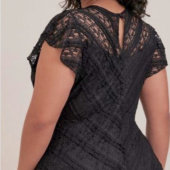 NWT-Torrid Babydoll Lace Crew Neck Sharkbite Hem Top 5x - Picture 4 of 6